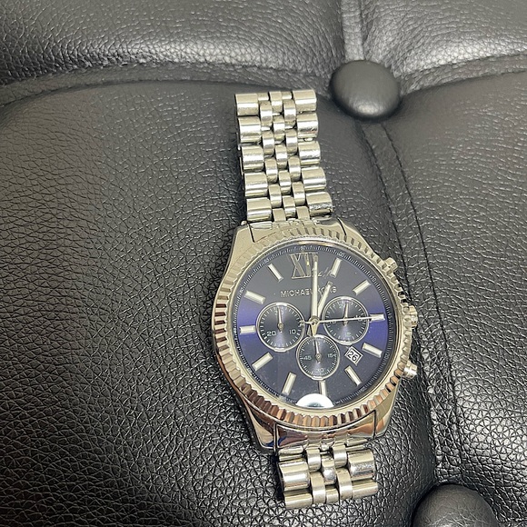 Michael Kors Watch - Picture 3 of 7